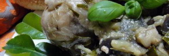 зеленое, горячее карри с баклажанами и курицей